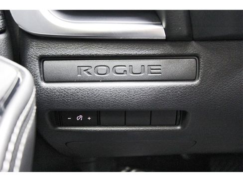 Used 2022 Nissan Rogue S image 17