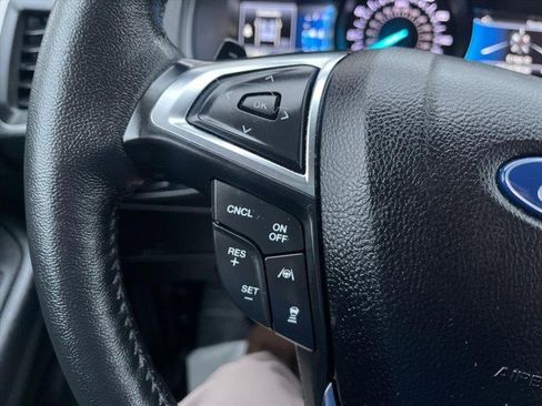 Used 2022 Ford Edge SEL w/ Convenience Package image 17