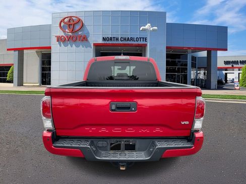 Used 2022 Toyota Tacoma TRD Sport w/ Technology Package image 9