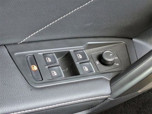 Used 2023 Volkswagen Tiguan SE R-Line image 26