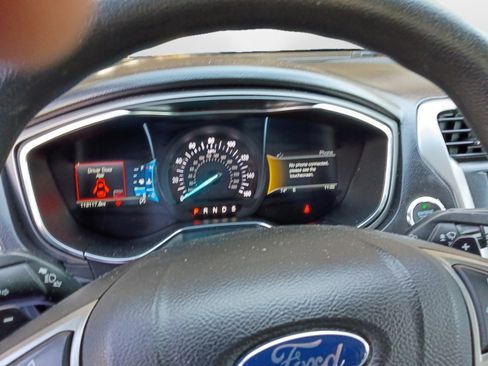 Used 2017 Ford Fusion SE w/ Fusion SE Technology Package FWD image 14