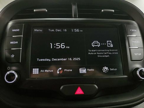 Used 2024 Kia Soul LX w/ Option Group 015 FWD image 17