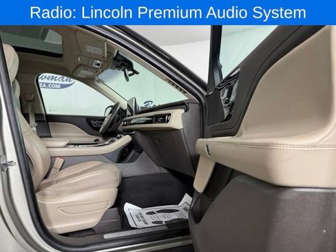 Used 2023 Lincoln Aviator AWD w/ Premium Package image 18