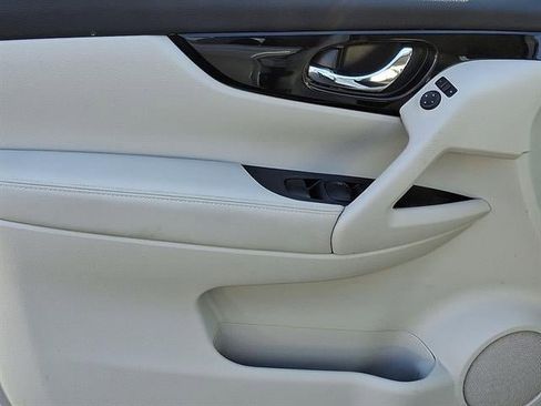 Used 2022 Nissan Rogue Sport SL image 12