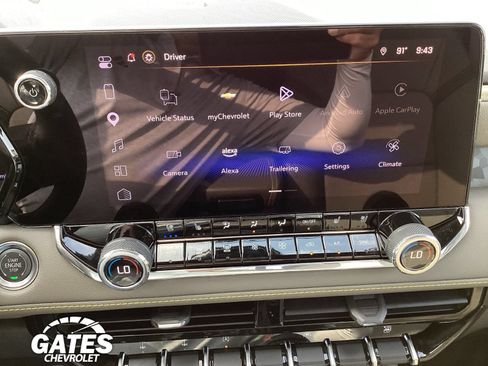 Used 2025 Chevrolet Colorado ZR2 w/ Technology Package AWD/4WD image 3