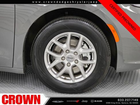 Certified 2025 Chrysler Pacifica Select image 9