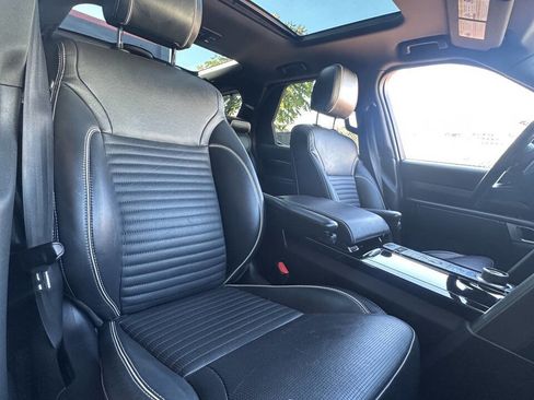 Used 2017 Land Rover Discovery HSE image 28