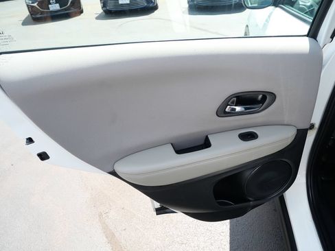 Used 2018 Honda HR-V LX image 26