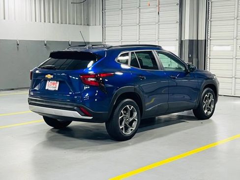 Used 2024 Chevrolet Trax LT w/ Driver Confidence Package FWD image 17