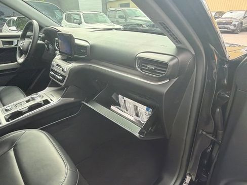 Used 2023 Ford Explorer XLT w/ Equipment Group 202A AWD/4WD image 28