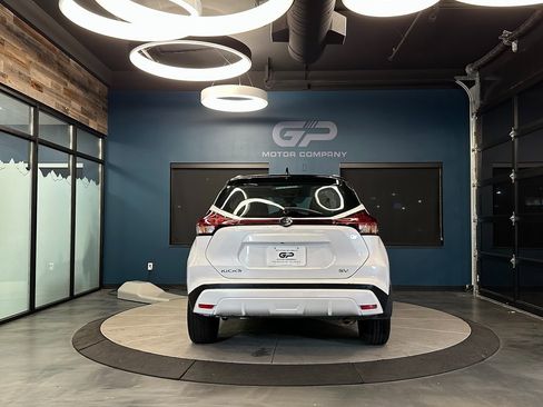 Used 2021 Nissan Kicks SV image 4