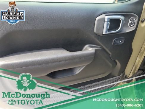 Used 2026 Jeep Gladiator Mojave AWD/4WD image 17