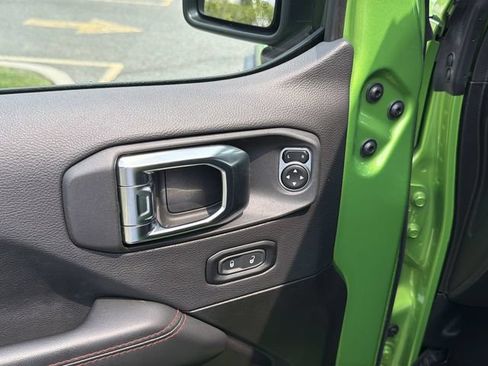 Used 2025 Jeep Wrangler Unlimited Rubicon AWD/4WD image 16