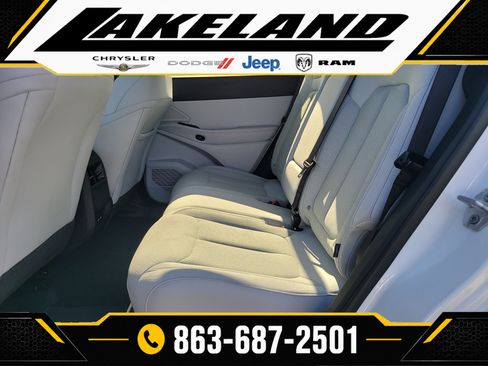 Used 2026 Jeep Cherokee Laredo AWD/4WD image 11