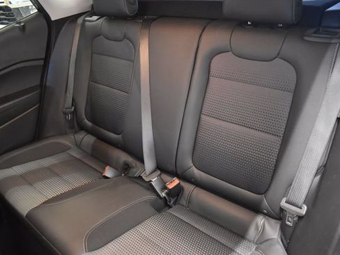 Used 2025 Chevrolet Trax LT FWD image 7