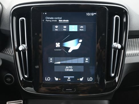 Used 2022 Volvo XC40 T5 R-Design image 16