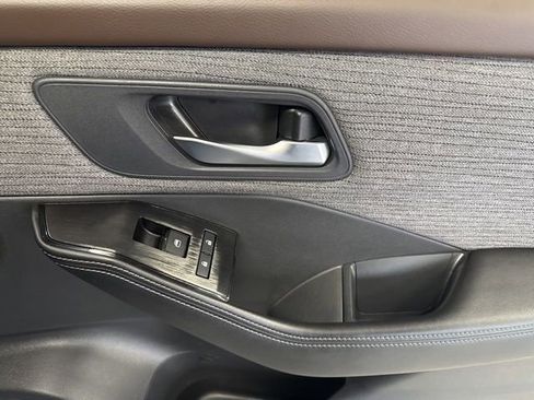 Used 2023 Nissan Rogue SV image 48