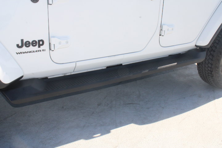 Used 2023 Jeep Wrangler Unlimited Sahara AWD/4WD image 11