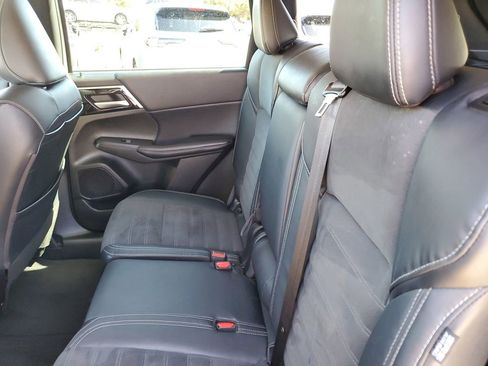 Used 2023 Mitsubishi Outlander SE image 13