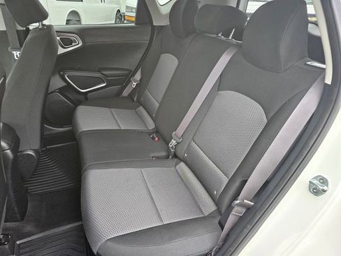 Used 2021 Kia Soul LX image 17