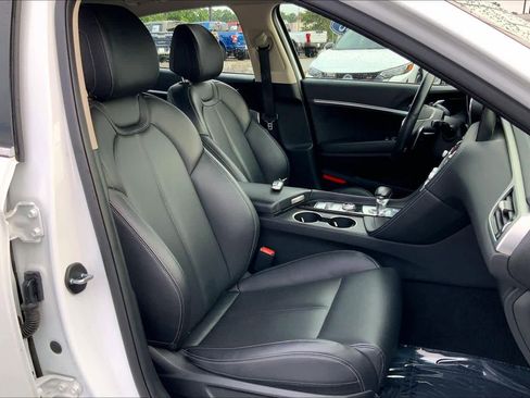 Used 2023 Genesis G70 2.0T image 16