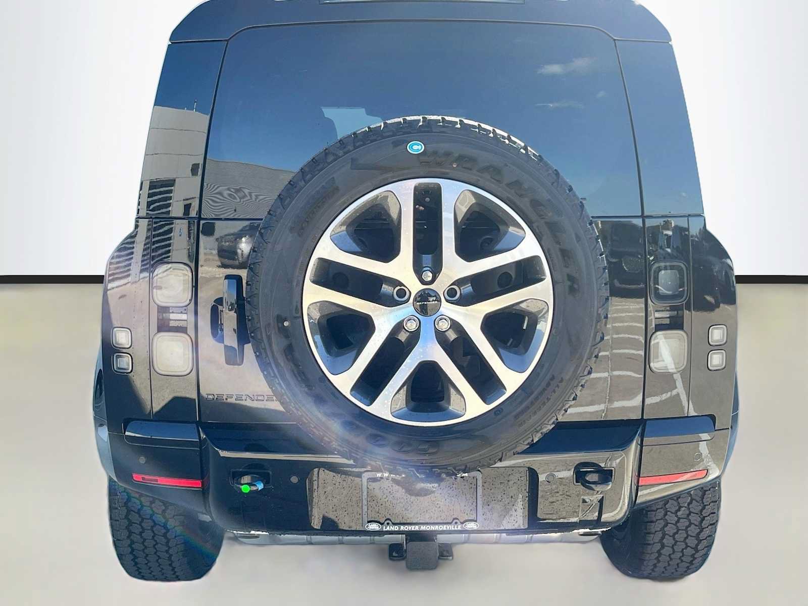 New 2026 Land Rover Defender 110 X-Dynamic SE AWD/4WD image 4