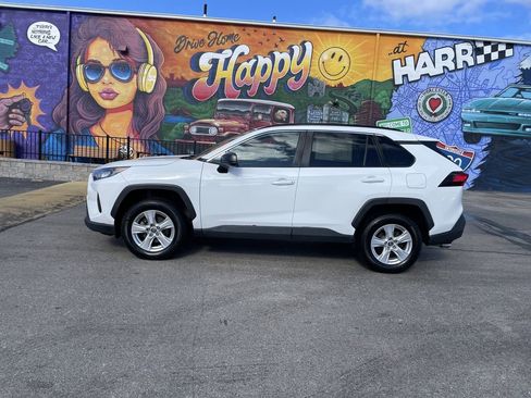 Used 2021 Toyota RAV4 LE image 2