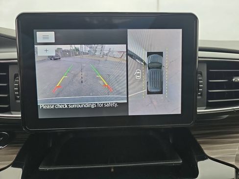 Used 2022 Ford Explorer Limited w/ Equipment Group 301A AWD/4WD image 21