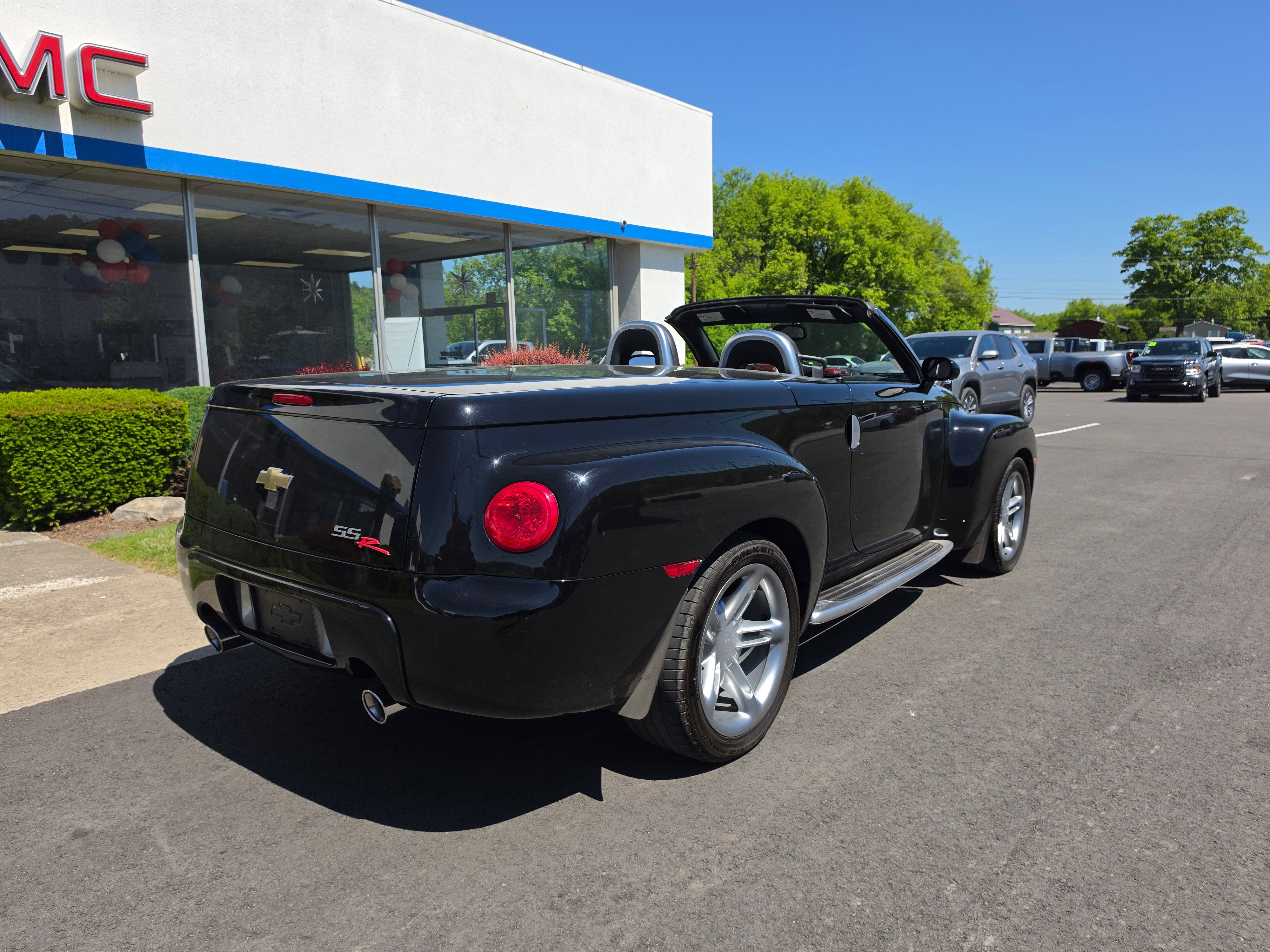Used 2004 Chevrolet SSR w/ Preferred Equipment Group RWD image 3