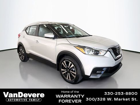 Used 2018 Nissan Kicks SV image 1