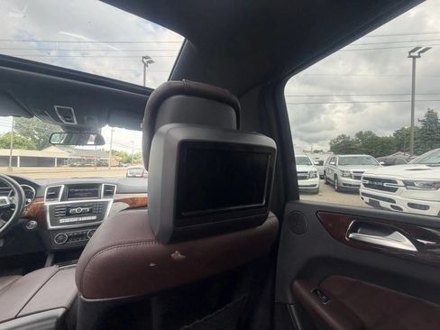 Used 2015 Mercedes-Benz GL 450 4MATIC image 17