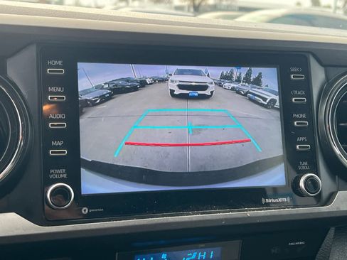 Used 2022 Toyota Tacoma TRD Off-Road image 18