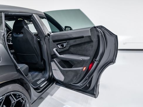 Used 2024 Lamborghini Urus Performante AWD/4WD image 40