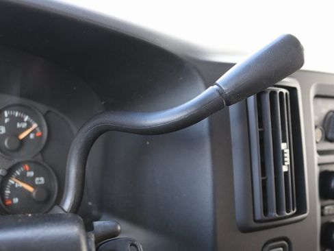 Used 2007 Chevrolet Express 1500 w/ Preferred Equipment Group image 6