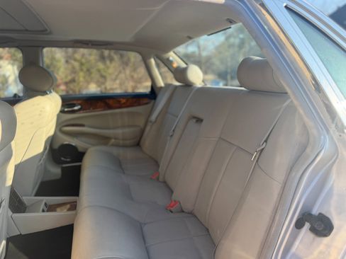 Used 2002 Jaguar XJ8 image 16