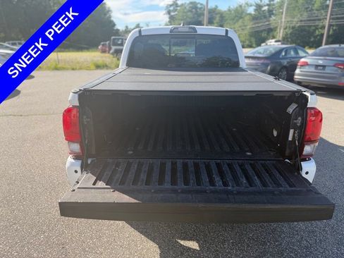 Used 2018 Toyota Tacoma TRD Sport w/ Technology Package AWD/4WD image 10