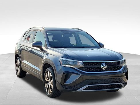 Used 2024 Volkswagen Taos SE FWD image 1