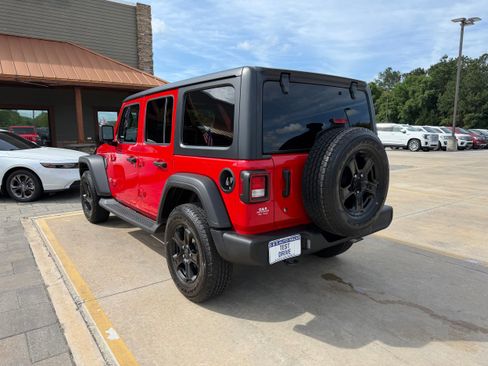 Used 2018 Jeep Wrangler Unlimited Sport S AWD/4WD image 7