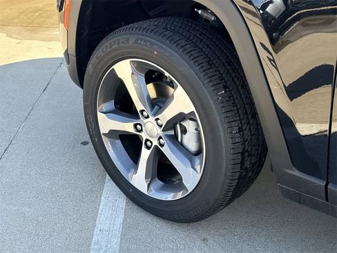 New 2025 Jeep Grand Cherokee Limited image 9