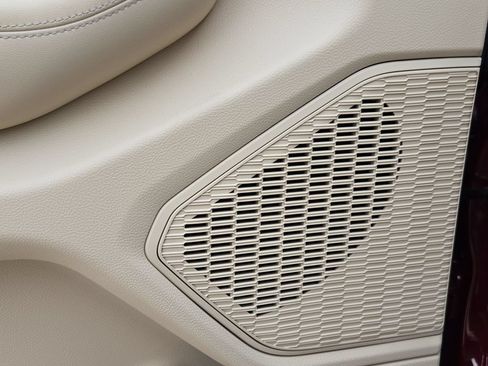 Used 2025 Jeep Grand Cherokee L Limited RWD image 15