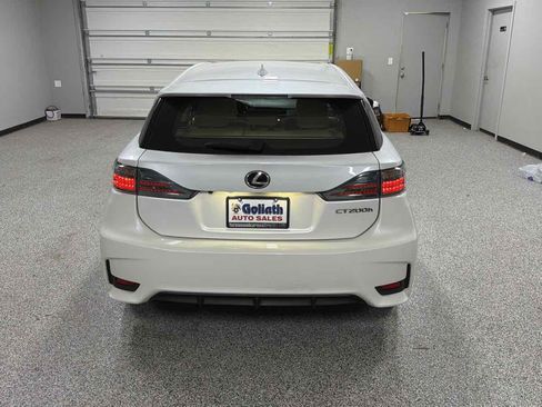 Used 2017 Lexus CT 200h FWD image 4