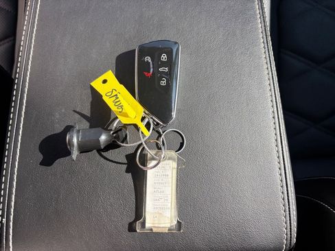 Used 2025 Volkswagen Atlas SE image 23