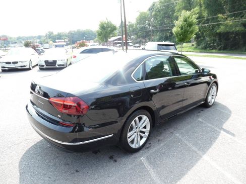 Used 2018 Volkswagen Passat 2.0T SE FWD image 6