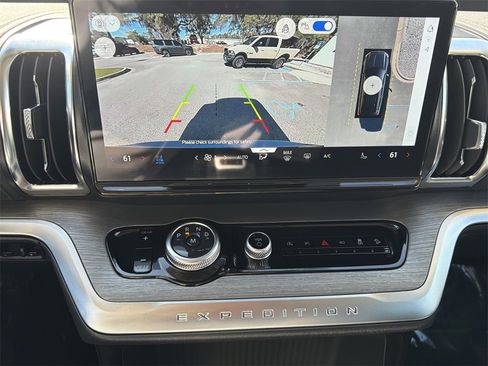 Used 2025 Ford Expedition Platinum image 33