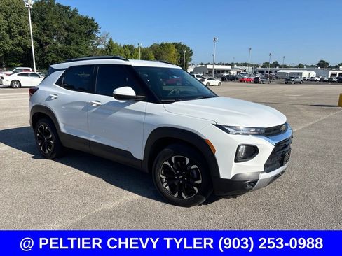 Used 2022 Chevrolet TrailBlazer LT FWD image 1