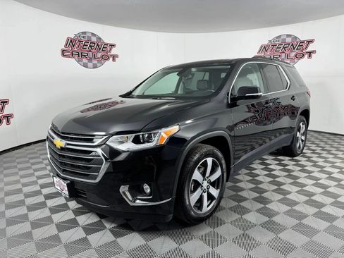 Used 2019 Chevrolet Traverse LT w/ LT Premium Package AWD/4WD image 3