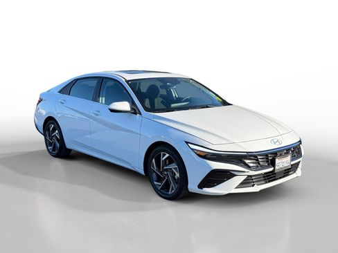 Certified 2025 Hyundai Elantra SEL image 7