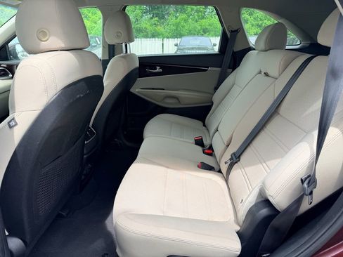 Used 2018 Kia Sorento FWD image 13