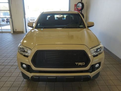 Used 2017 Toyota Tacoma TRD Off-Road AWD/4WD image 14