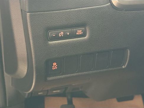 Used 2015 Nissan Murano S image 11